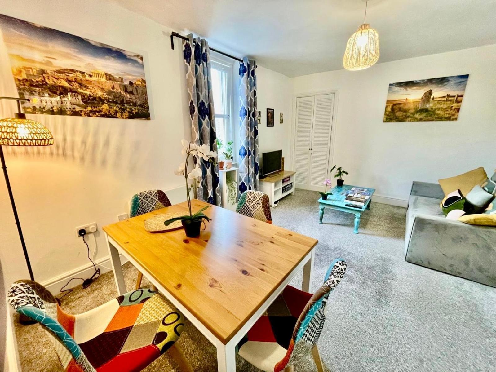 Cosy Authentic Flat In The Heart Of 갈라쉴즈 외부 사진