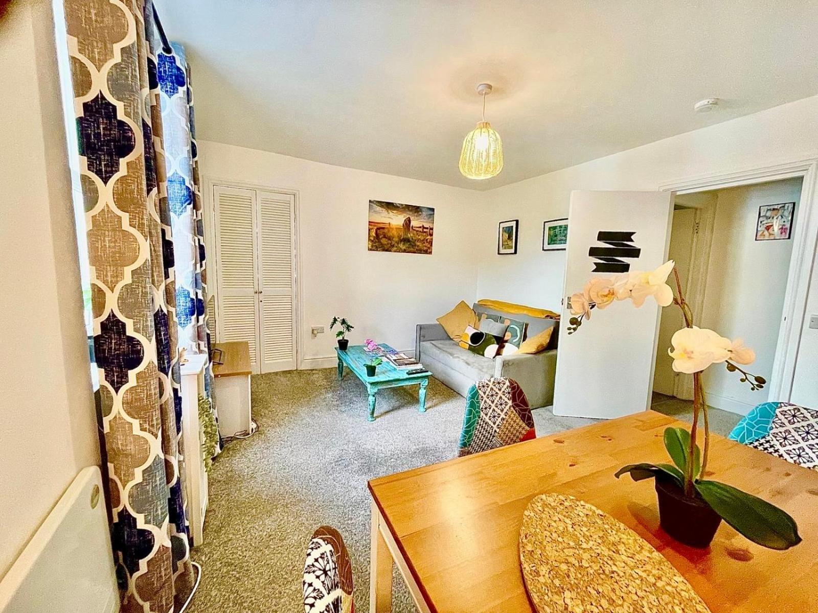 Cosy Authentic Flat In The Heart Of 갈라쉴즈 외부 사진